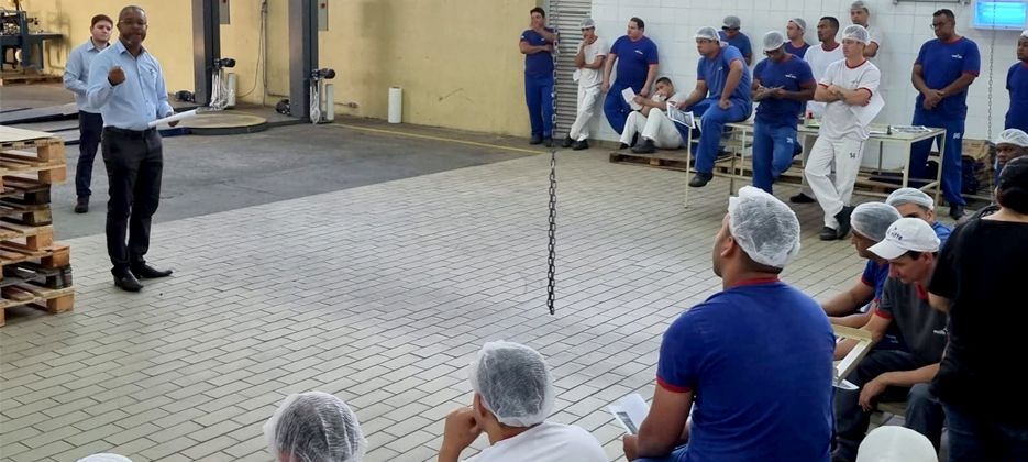 Assembleia na Milk Vitta - trabalhadores aprovam acordo com aumento real